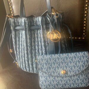 Authentic Michael Kors Women's Willa Extra-Small Bucket